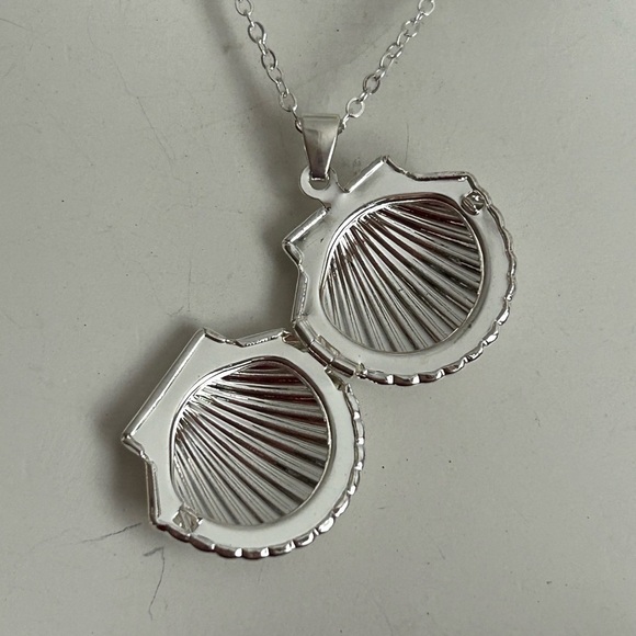 4/$50 Seashell  silver or gold nautical locket 18 inches - Picture 3 of 6